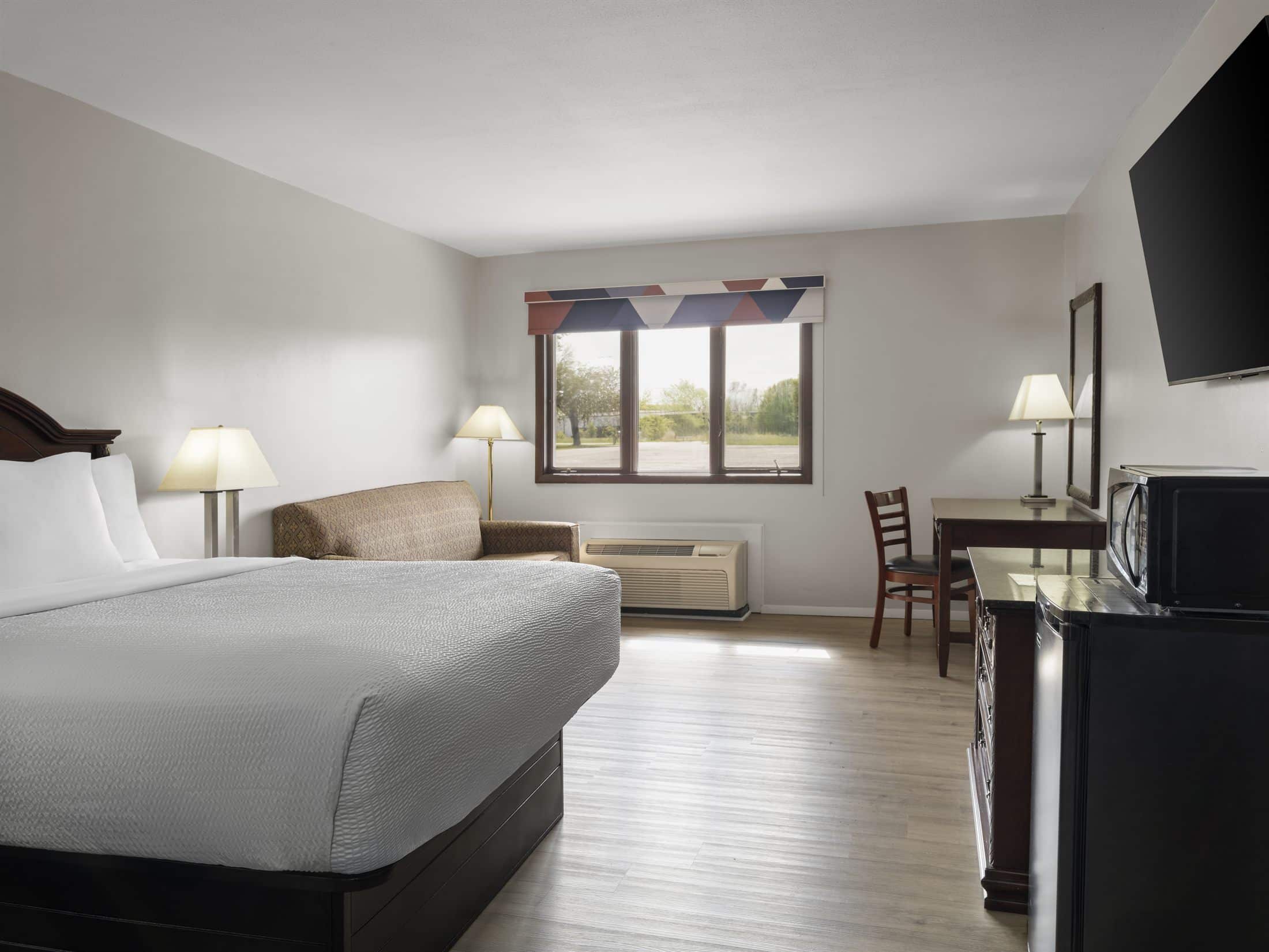 1 Queen Bed - Non-Smoking room view