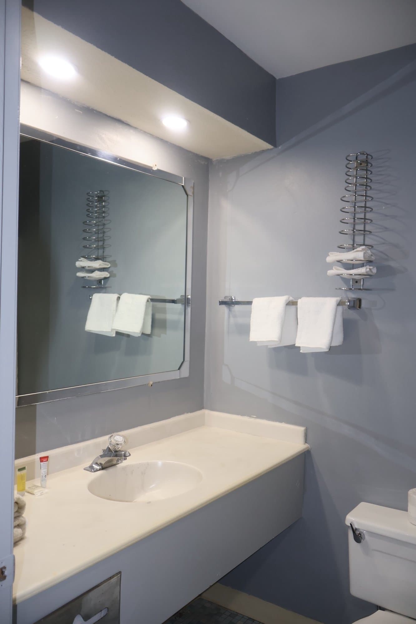 2 Queen Beds · Non-Smoking photo 4