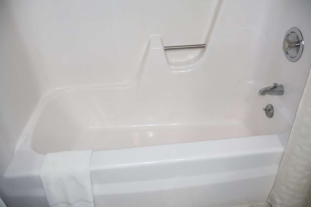 2 Queen Beds · Non-Smoking photo 5