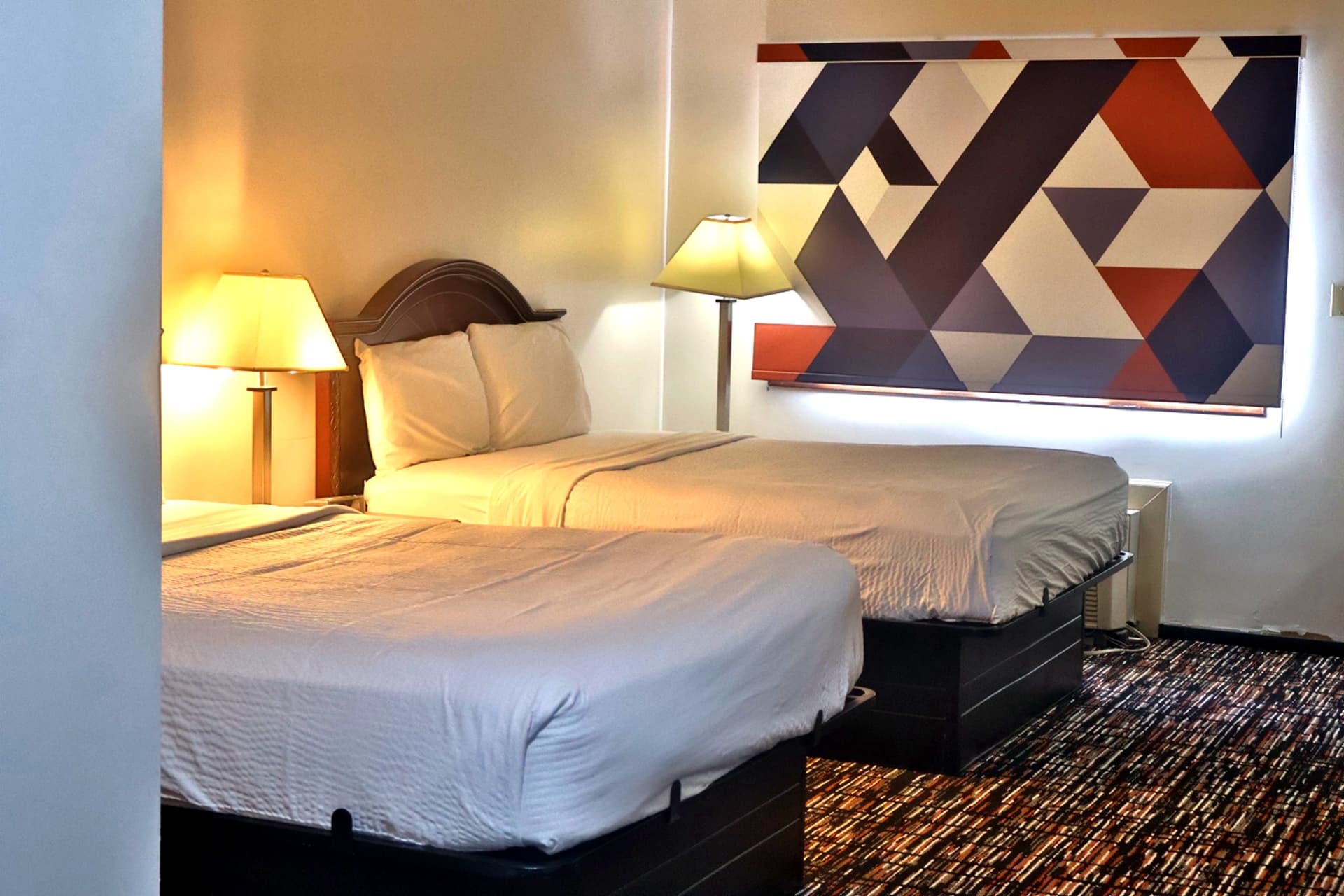 2 Queen Beds · Non-Smoking photo 2