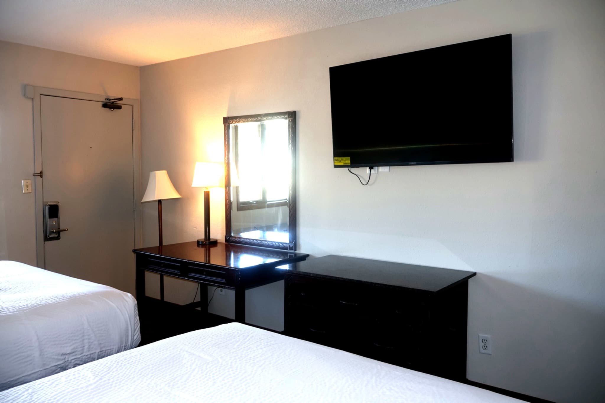 2 Queen Beds · Non-Smoking