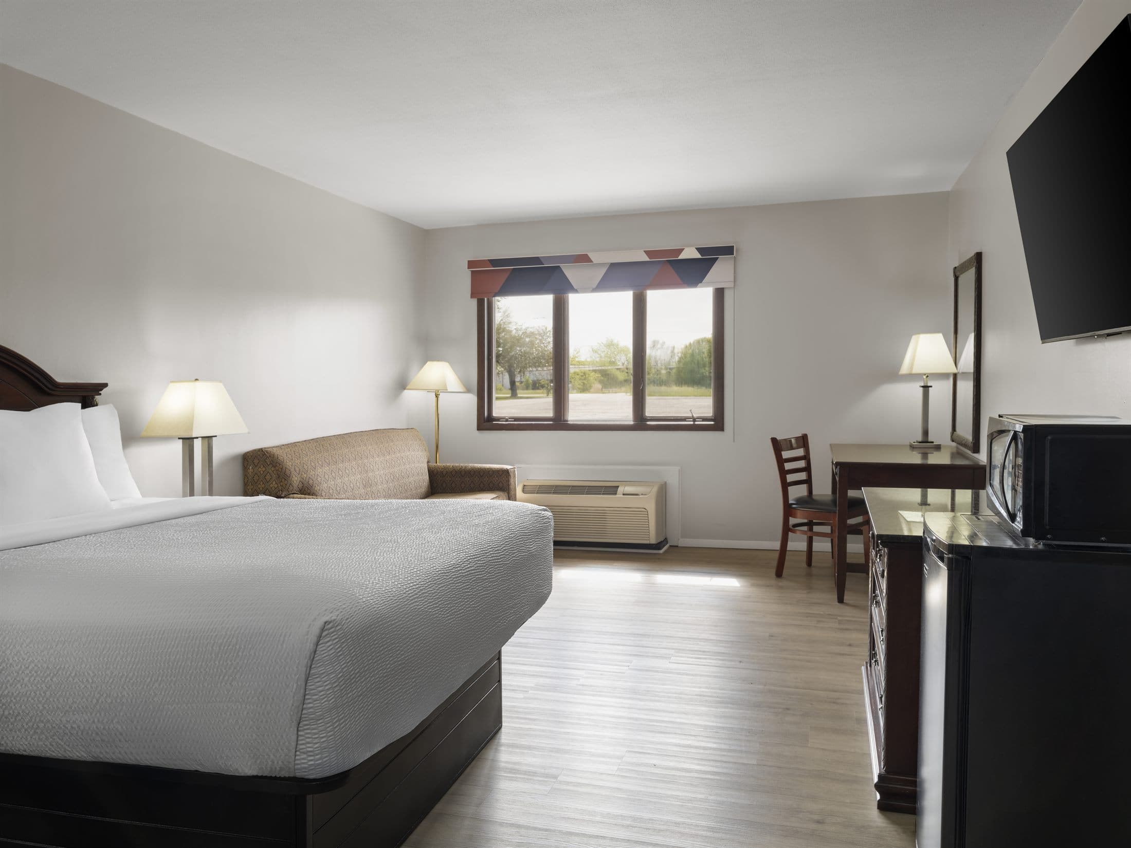 1 Queen Bed - Non-Smoking room view