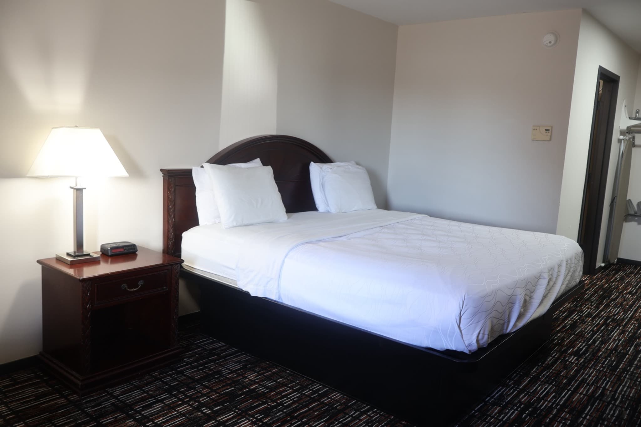 1 Queen Bed · Non-Smoking